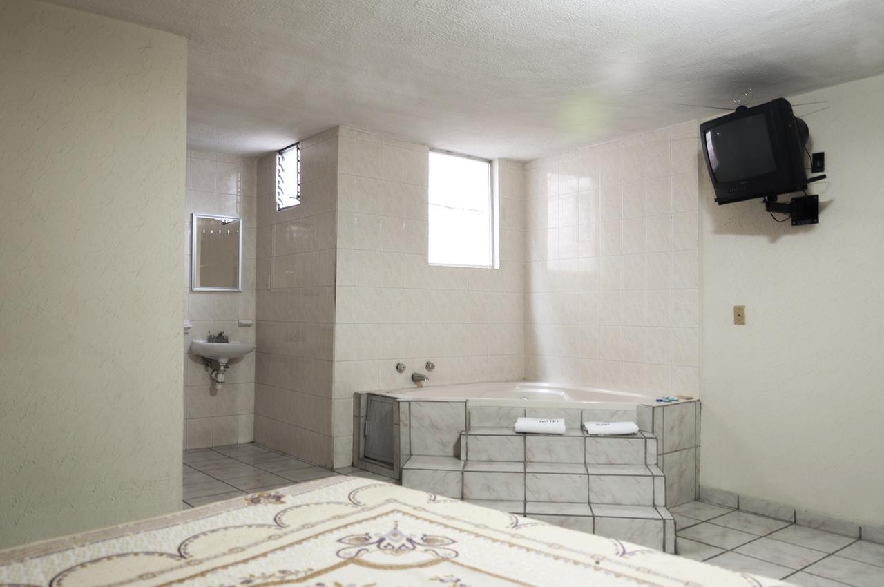Hotel 2000 Morelia Dış mekan fotoğraf